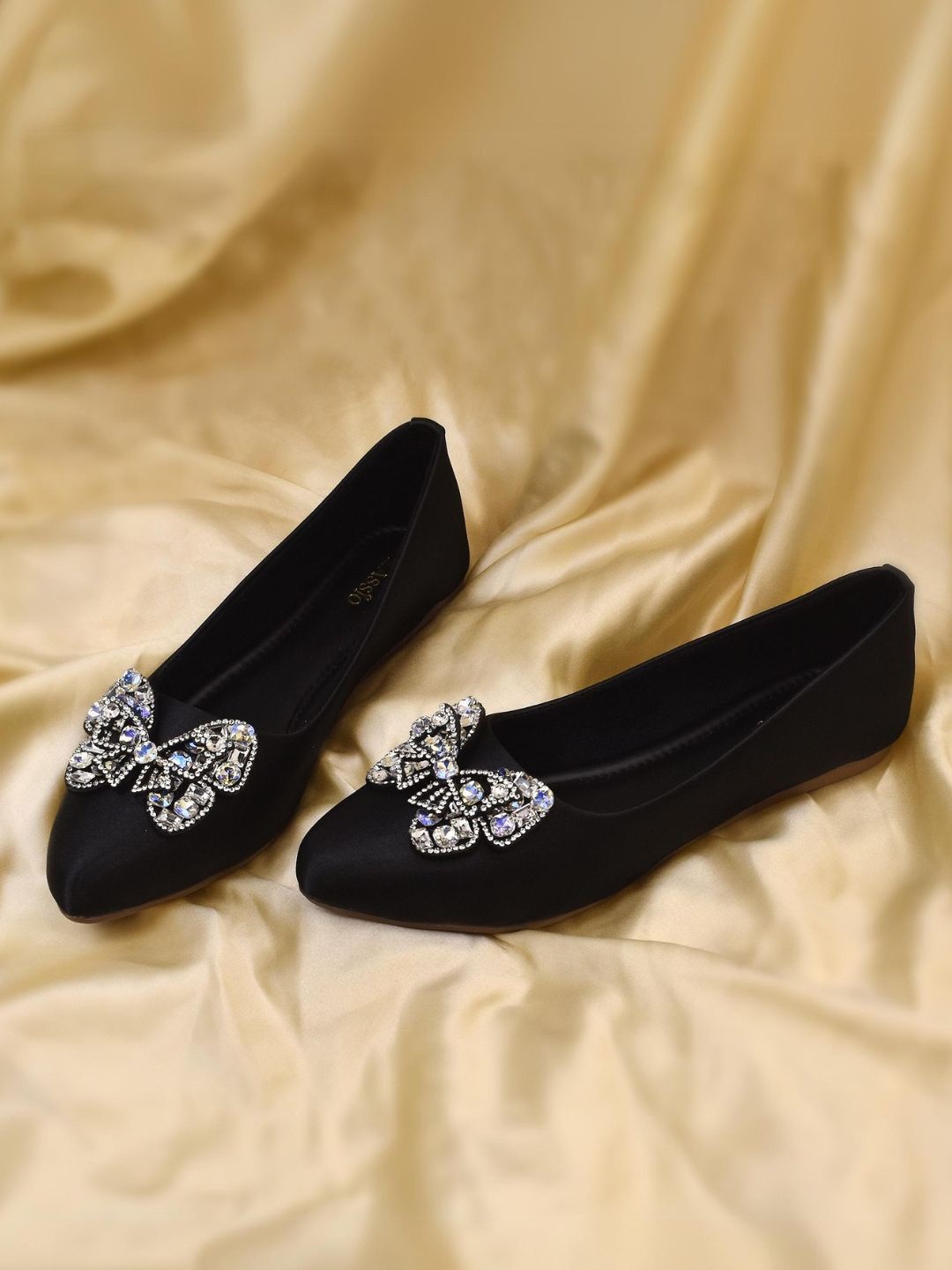 

YASSIO Women Embellished Ballerinas Flats, Black