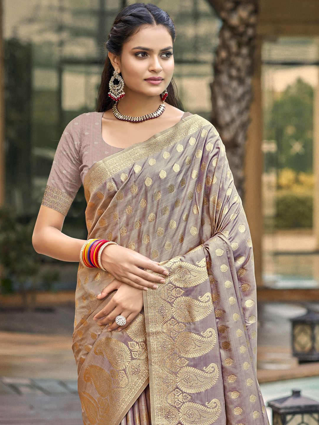 

Ishin Ethnic Motifs Zari Silk Blend Saree, Beige