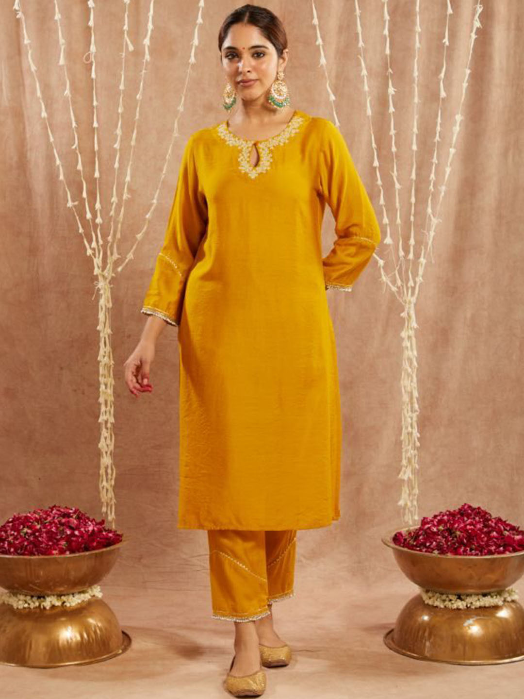 

NERO Keyhole Neck Thread Work Chanderi Silk Straight Kurta, Yellow