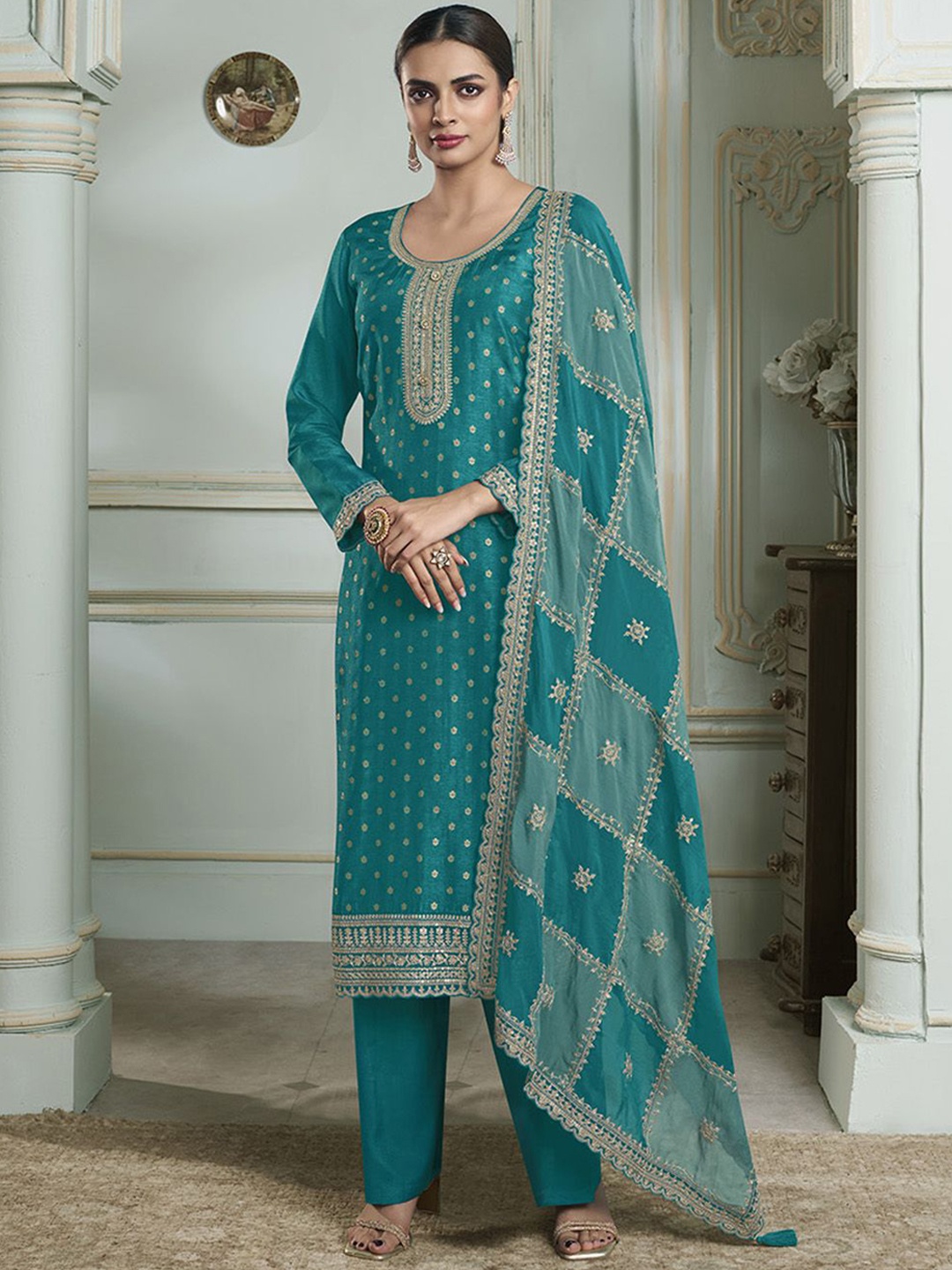 

Seerat Ethnic Motifs Embroidered Zari Pure Silk Straight Kurta with Trousers & Dupatta, Green