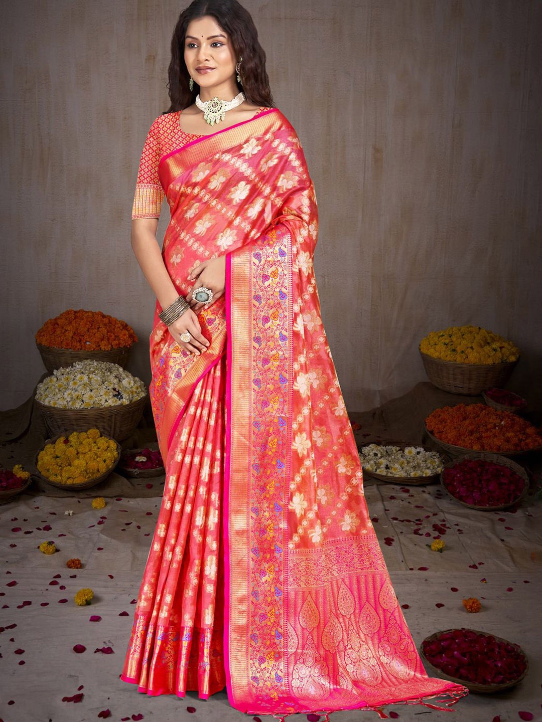 

Ishin Woven Design Zari Silk Blend Saree, Pink