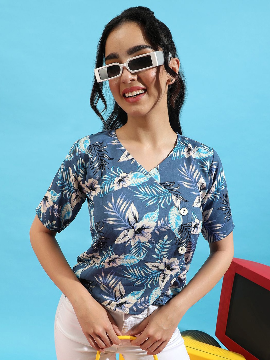 

PINACOLADA Women Floral Printed Short Sleeves V-Neck Top, Blue
