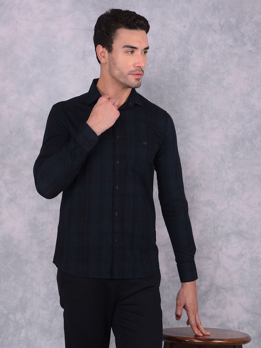 

Crimsoune Club Men Smart Spread Collar Tartan Checked Cotton Slim Fit Casual Shirt, Green
