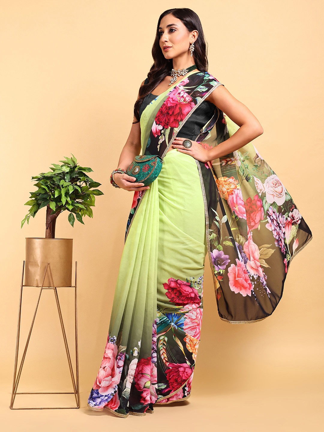 

Sarisp Women Floral Printed Pure Georgette Saree, Green