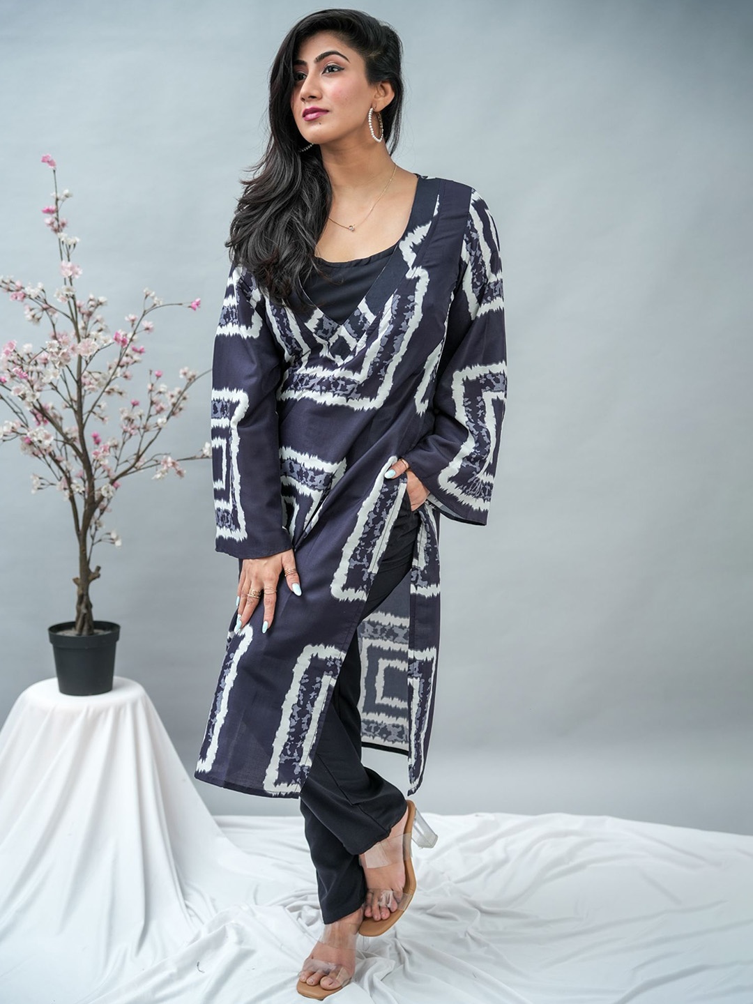 

GO BOUJEE Geometric Printed Pure Cotton Straight Kurta With Trouser, Blue