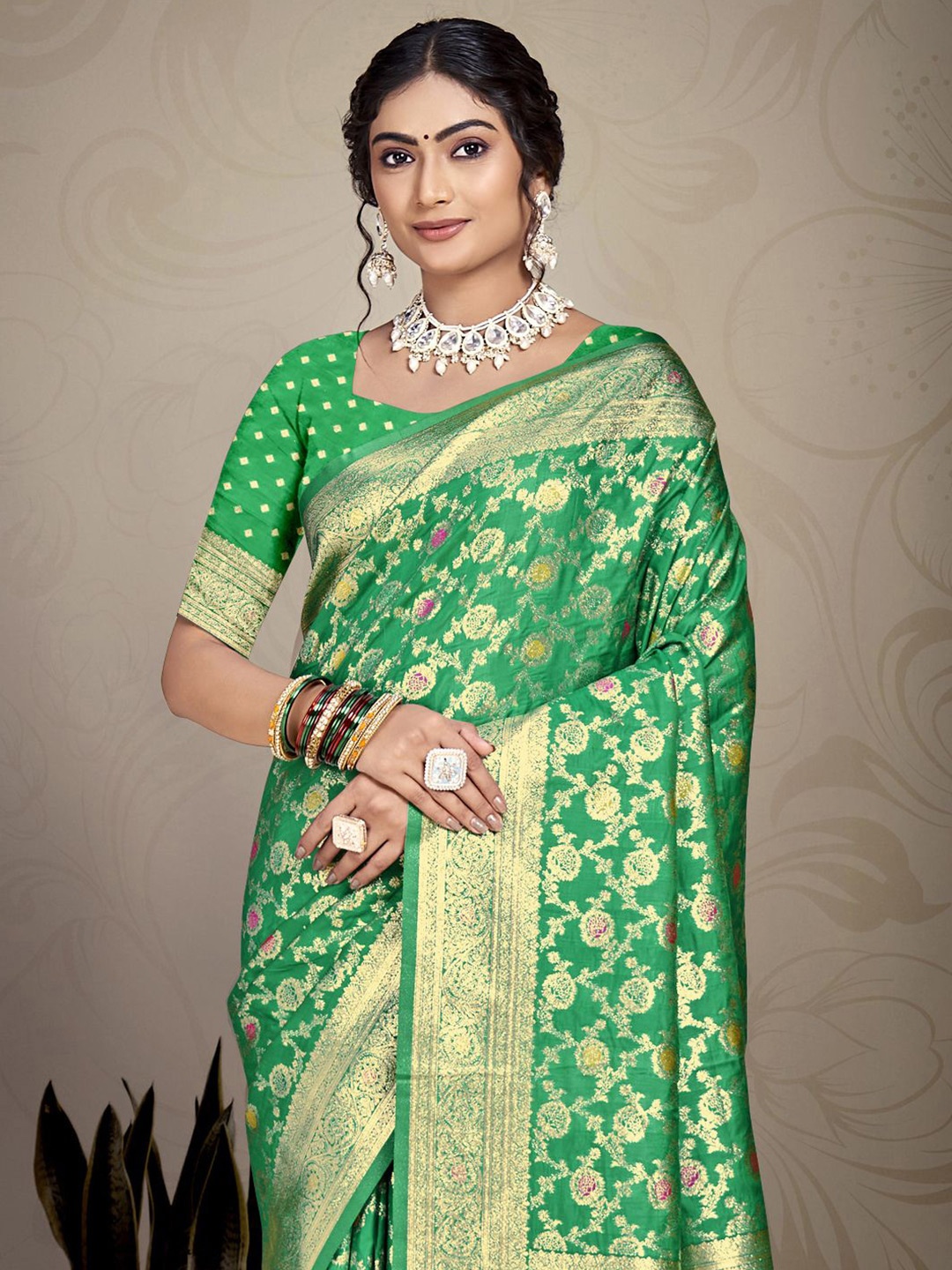 

Ishin Woven Design Zari Silk Blend Saree, Green