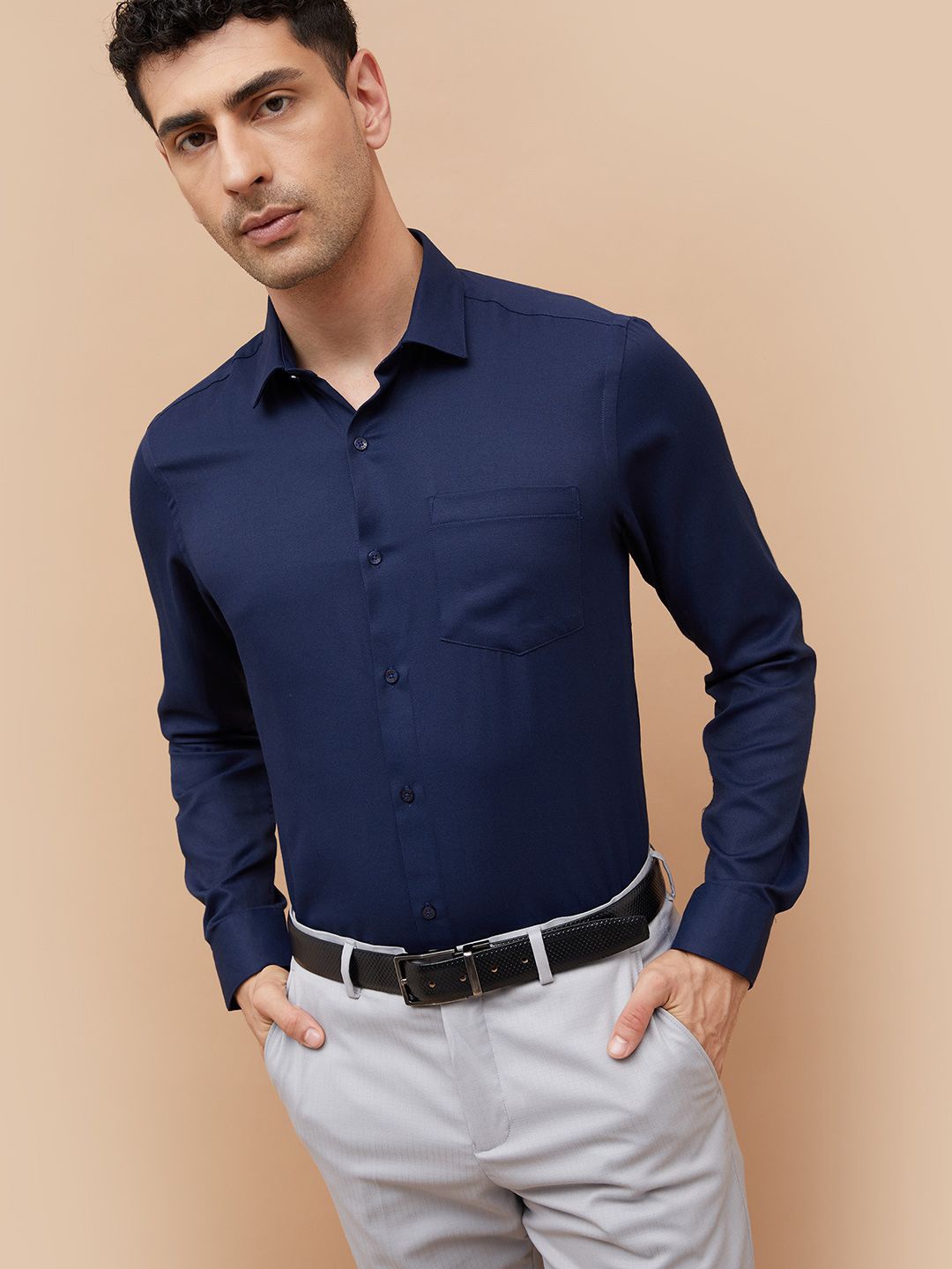 

CODE by Lifestyle Men Cutaway Collar Solid Cotton Slim Fit Formal Shirt, Navy blue