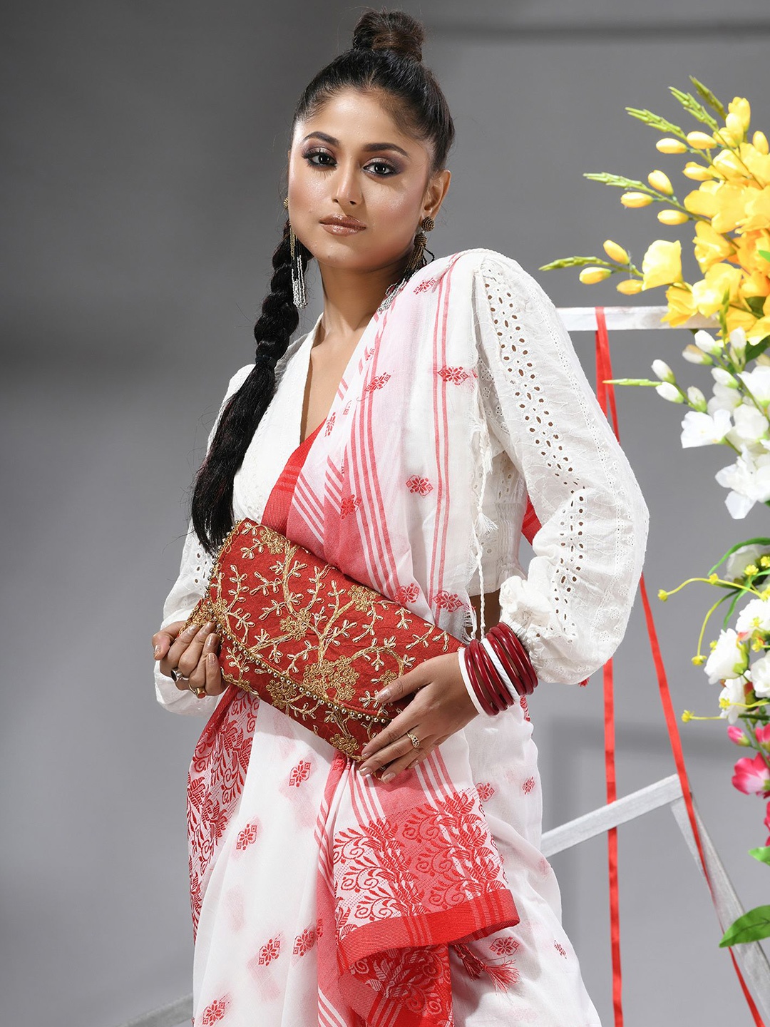 

TANTLOOM Floral Printed Woven Design Saree, White