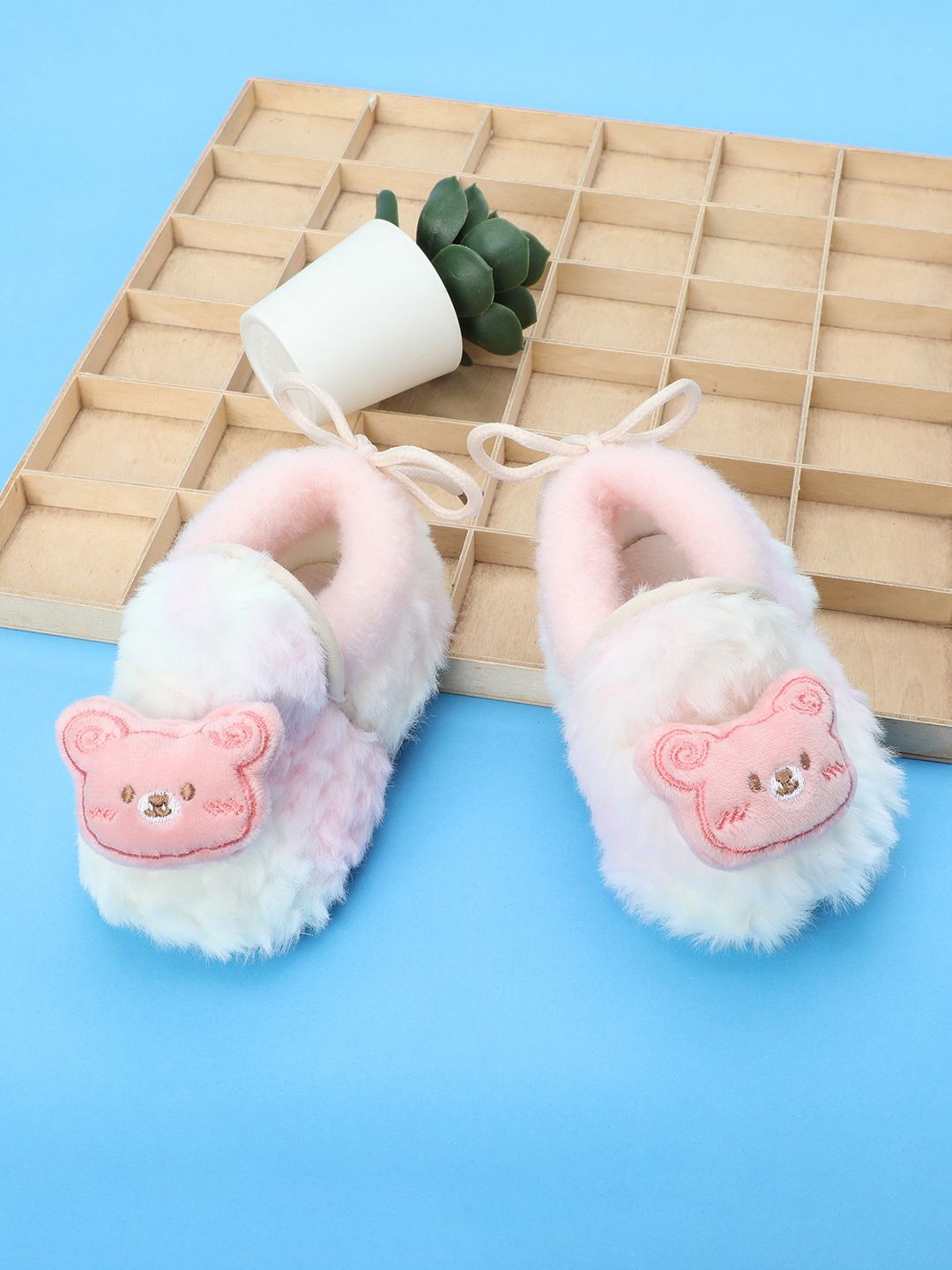 

Baby Moo Girls Cotton Booties, Pink