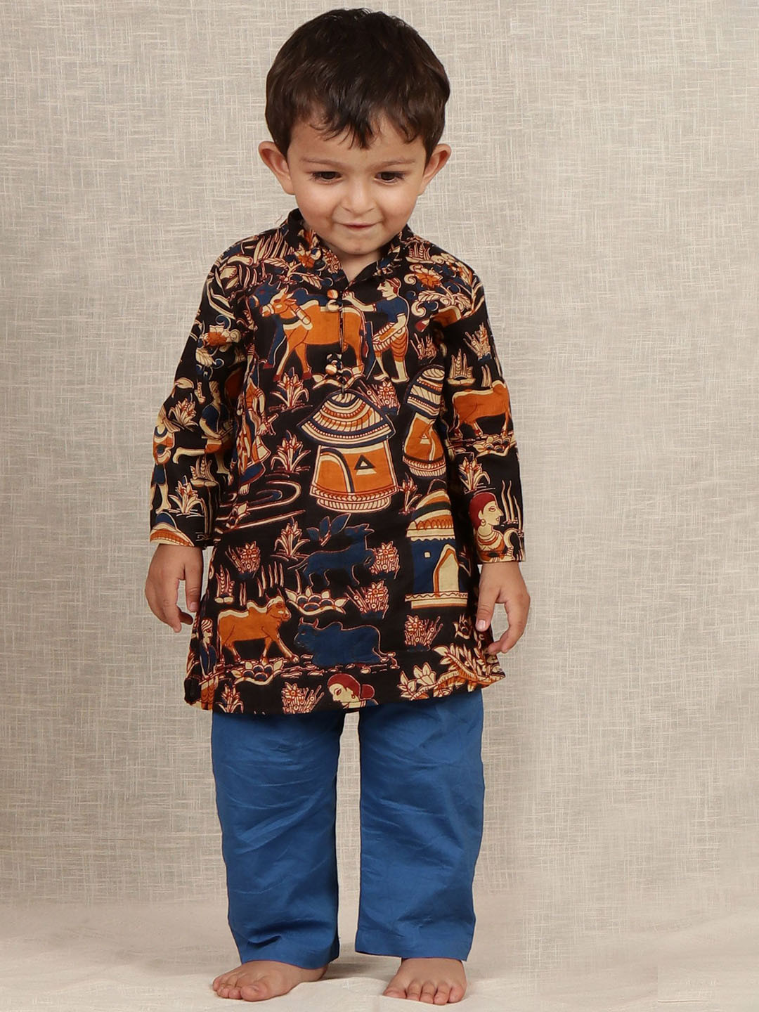 

TJORI Boys Ethnic Motifs Printed Mandarin Collar Pure Cotton Kurta With Pyjamas, Black