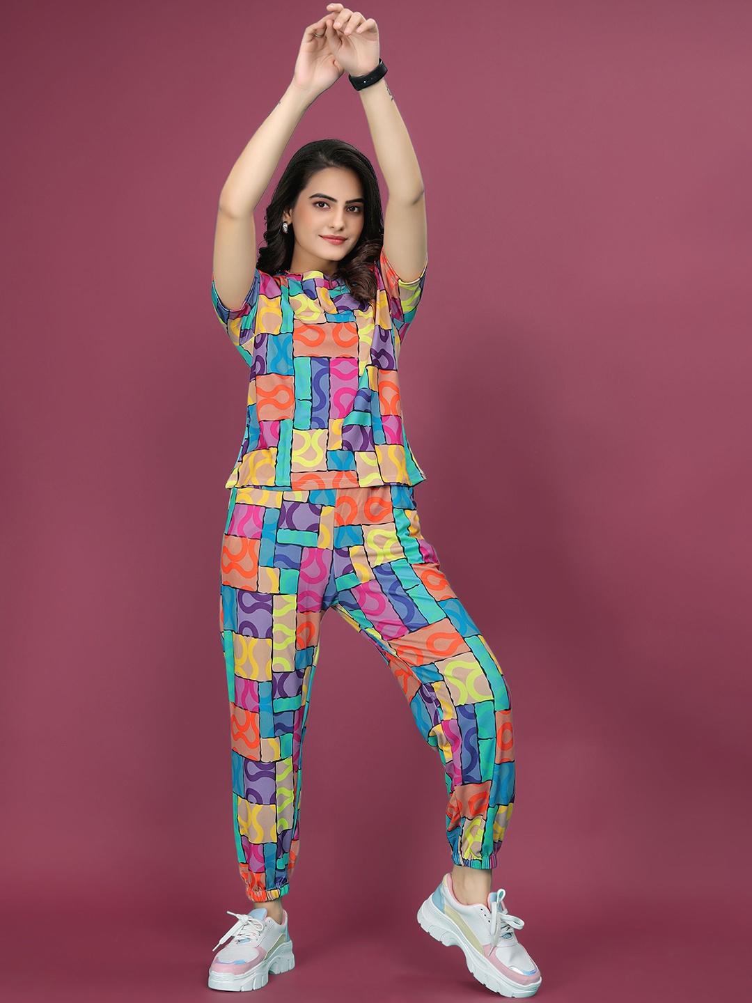 

SAKARMAA Women Printed T-Shirt & Joggers Co-Ords, Pink