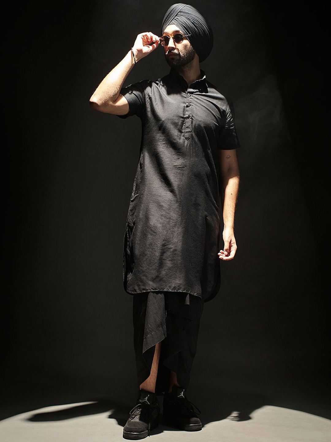 

VASTRAMAY Shirt Collar Short Sleeves Straight Kurta With Mundu, Black