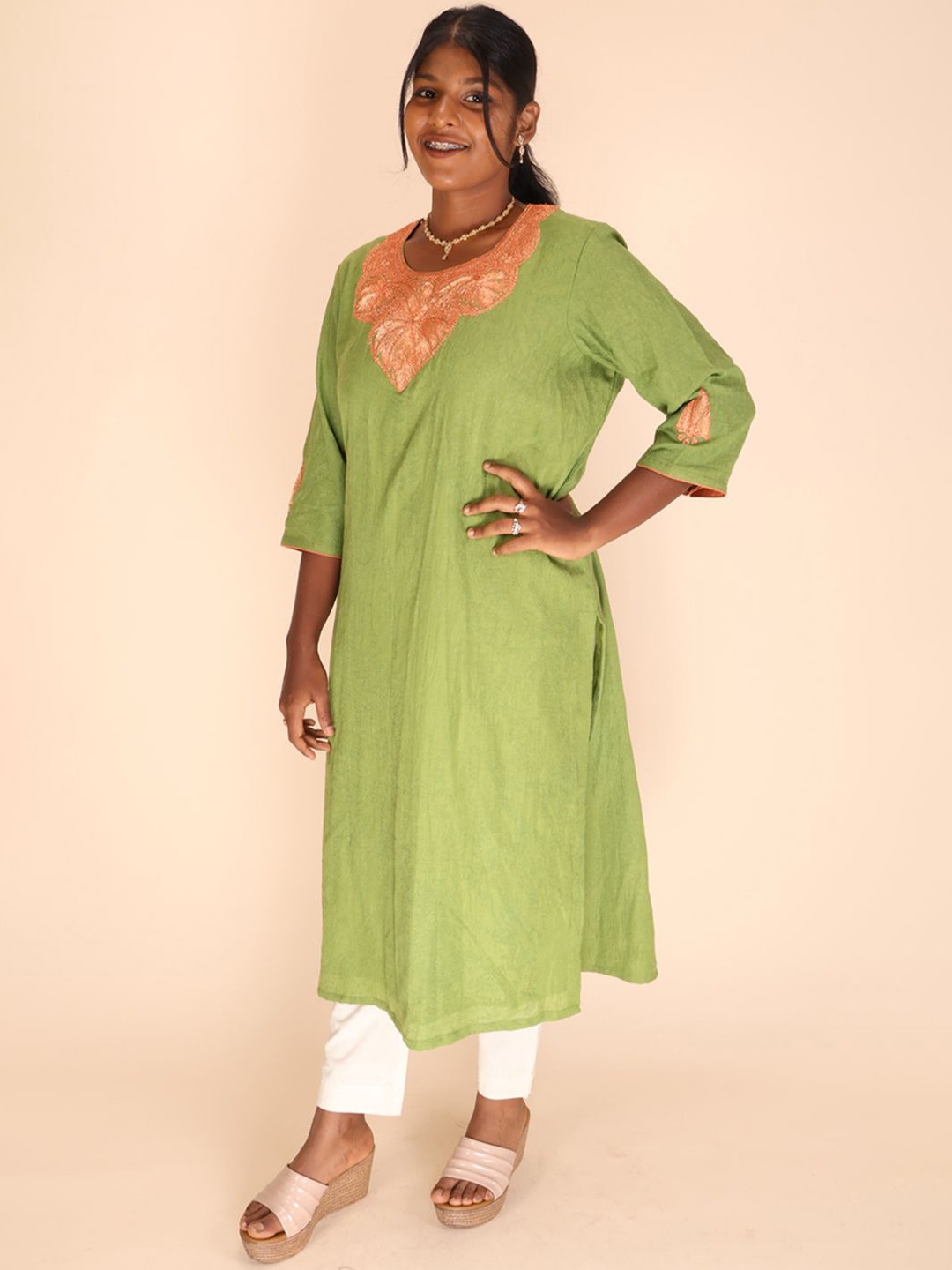 

Avishya Embroidered Pure Cotton Thread Work Straight Kurta, Green