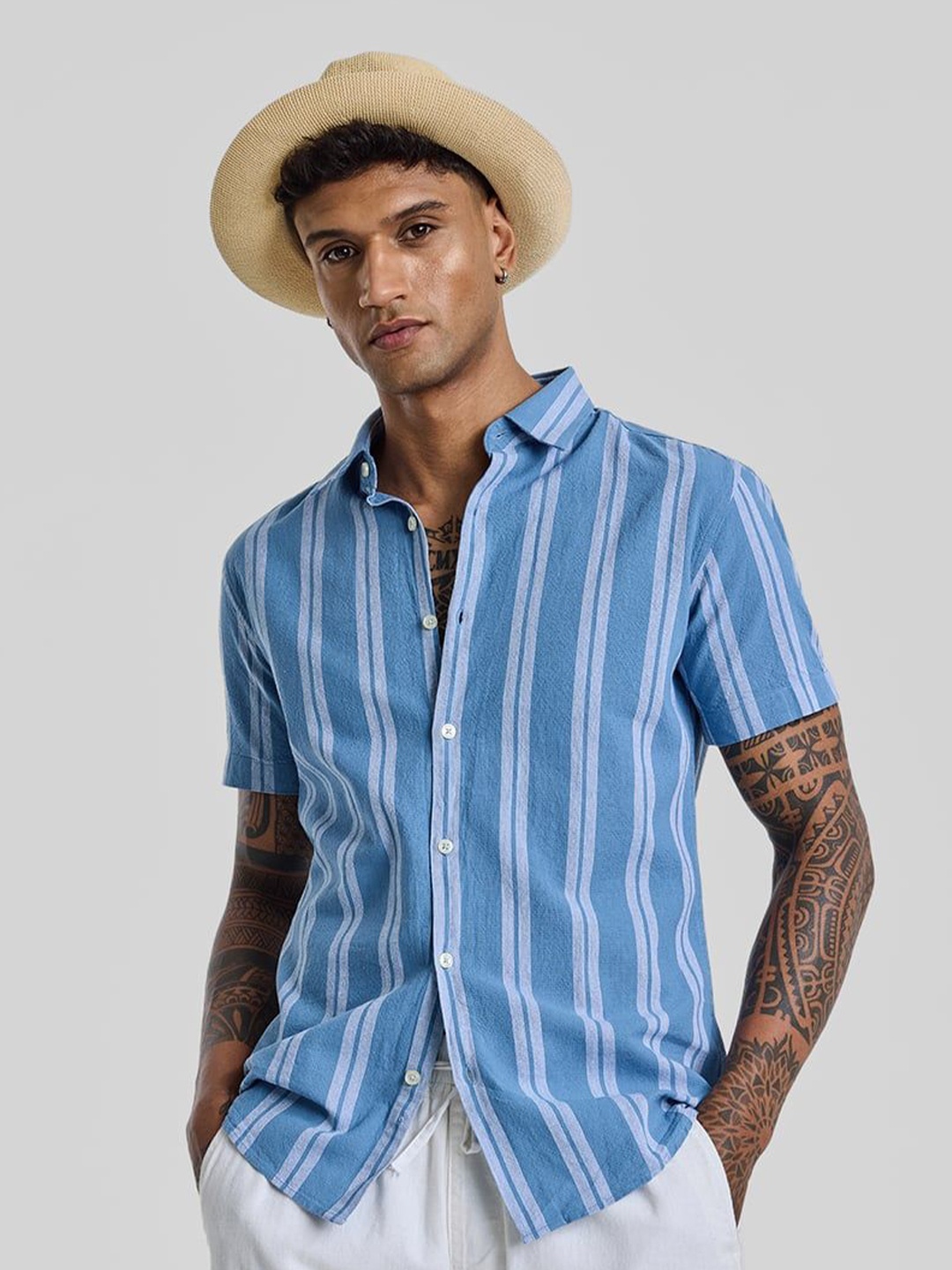 

Snitch Men Smart Spread Collar Vertical Striped Linen Slim Fit Casual Shirt, Blue