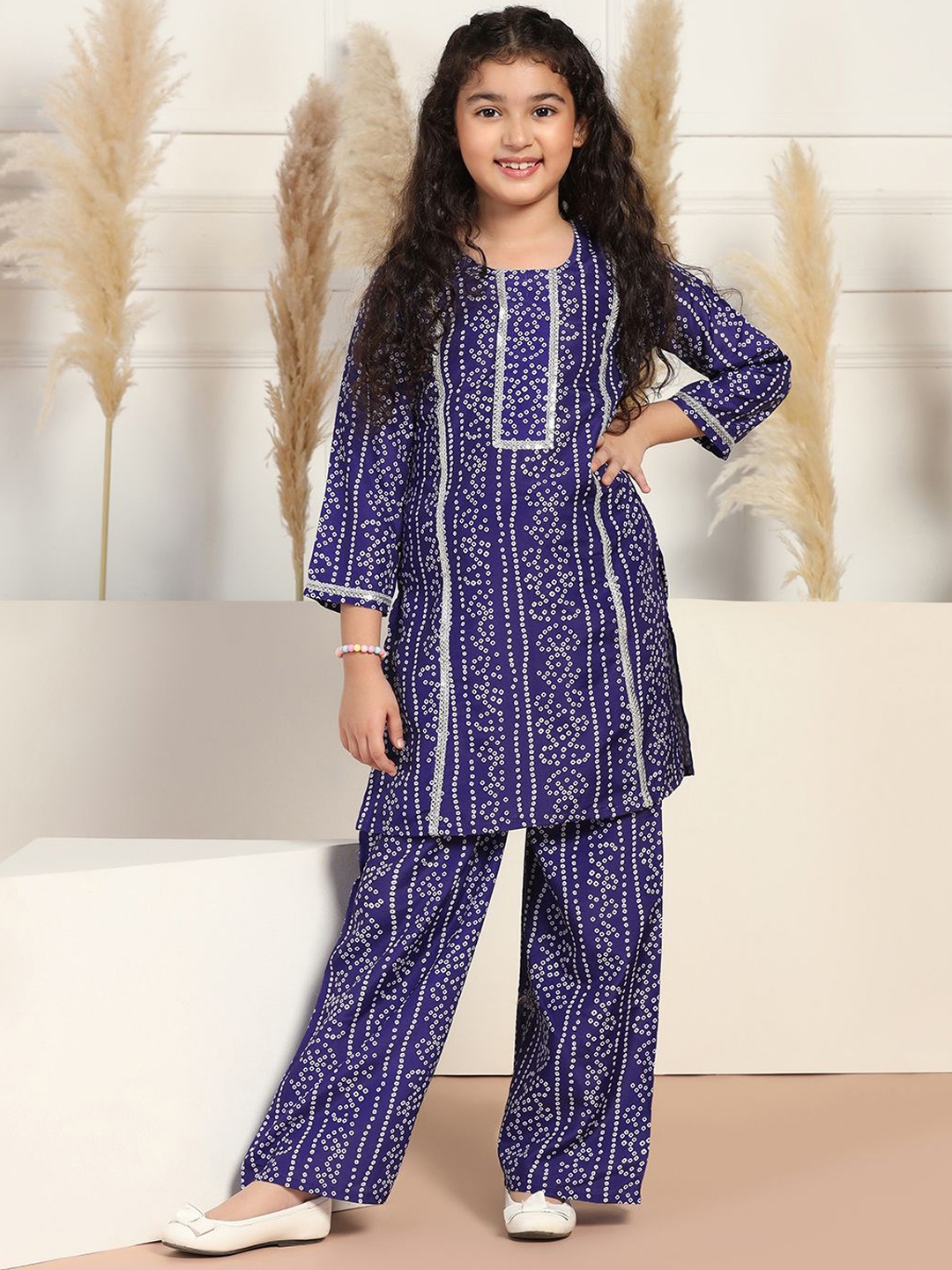 

FASHION DREAM Girls Bandhani Printed Kurta With Trousers, Blue