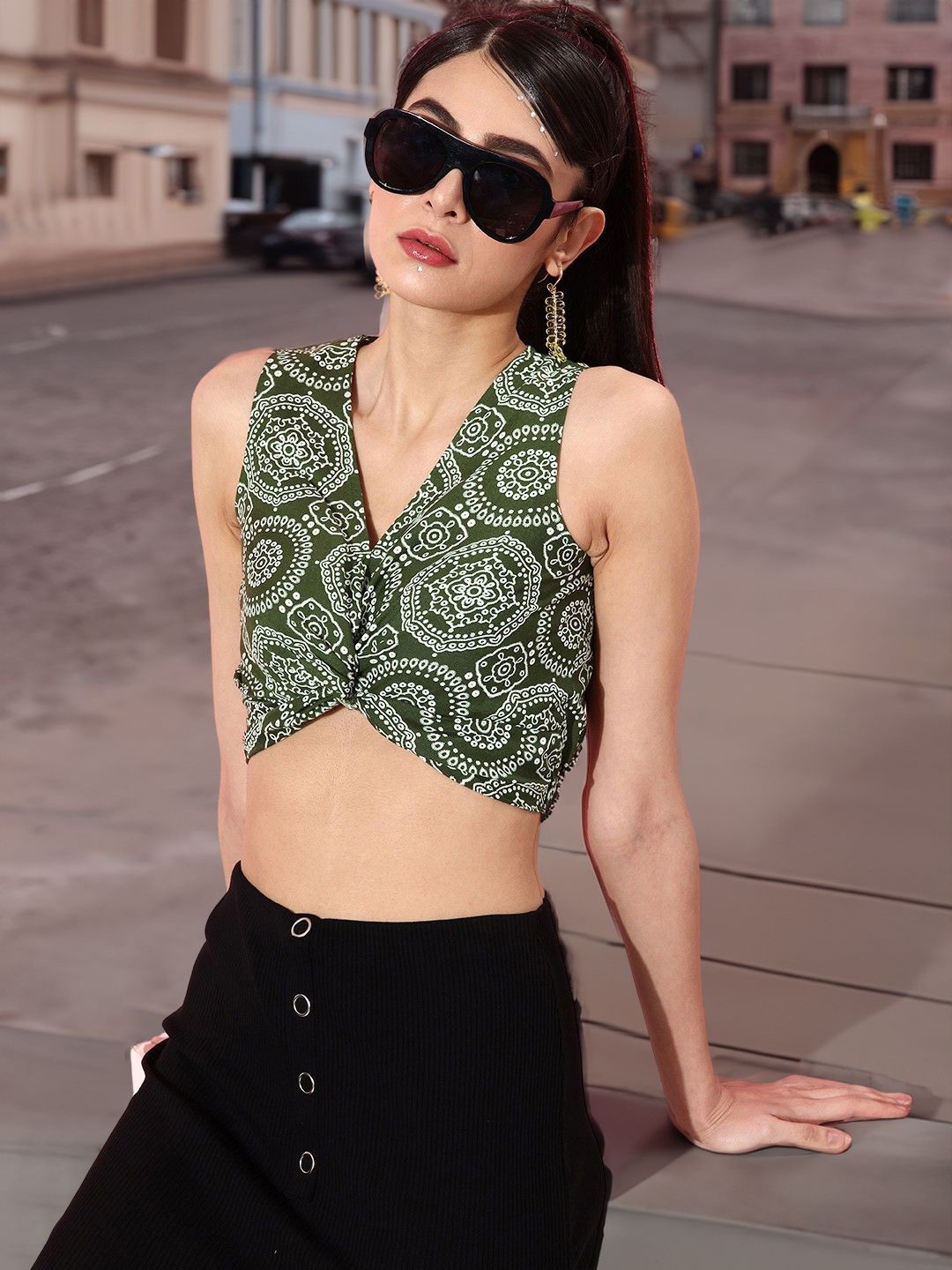 

STYLECAST X KASSUALLY Women Solid V-Neck Crop Top, Olive