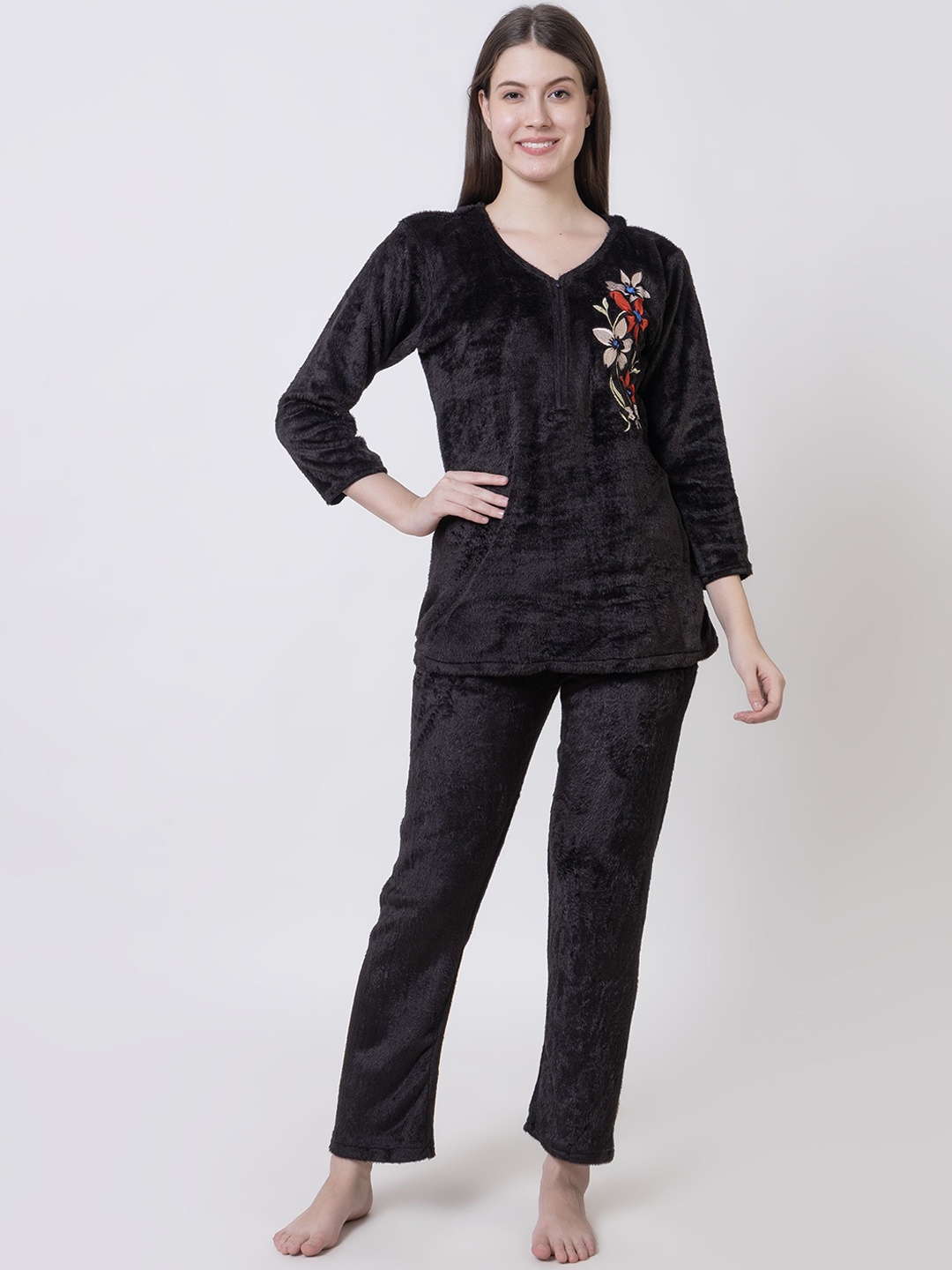 

AVYAY Women Printed Night suit, Black