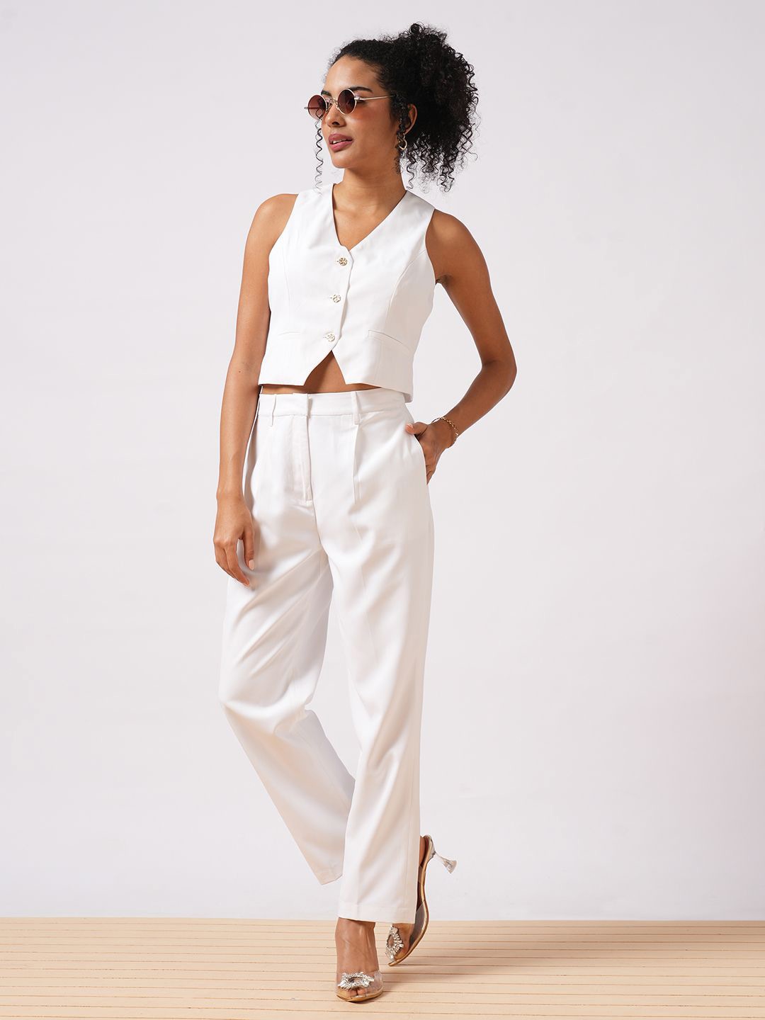 

Globus White V-Neck Sleeveless Waistcoat With Pleated Trousers