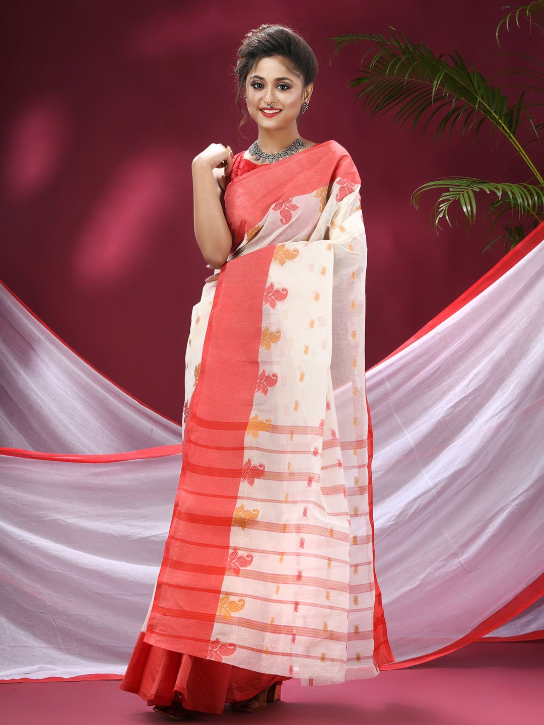 

TANTLOOM Woven Design Pure Cotton Saree, White