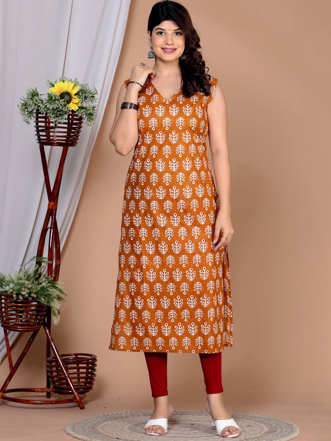 

ANTU KURTIES Floral Printed V- Neck Straight Kurta, Mustard