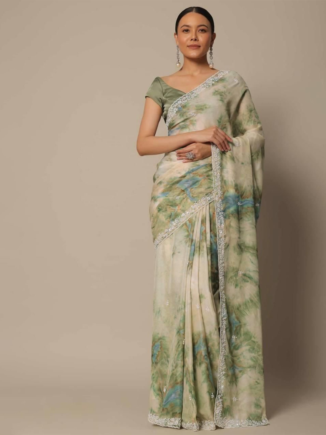 

VenderVilla Floral Printed Embroidered Saree With Blouse Piece, Green