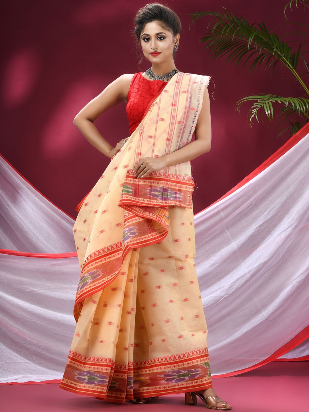 

TANTLOOM Woven Design Pure Cotton Saree, Cream