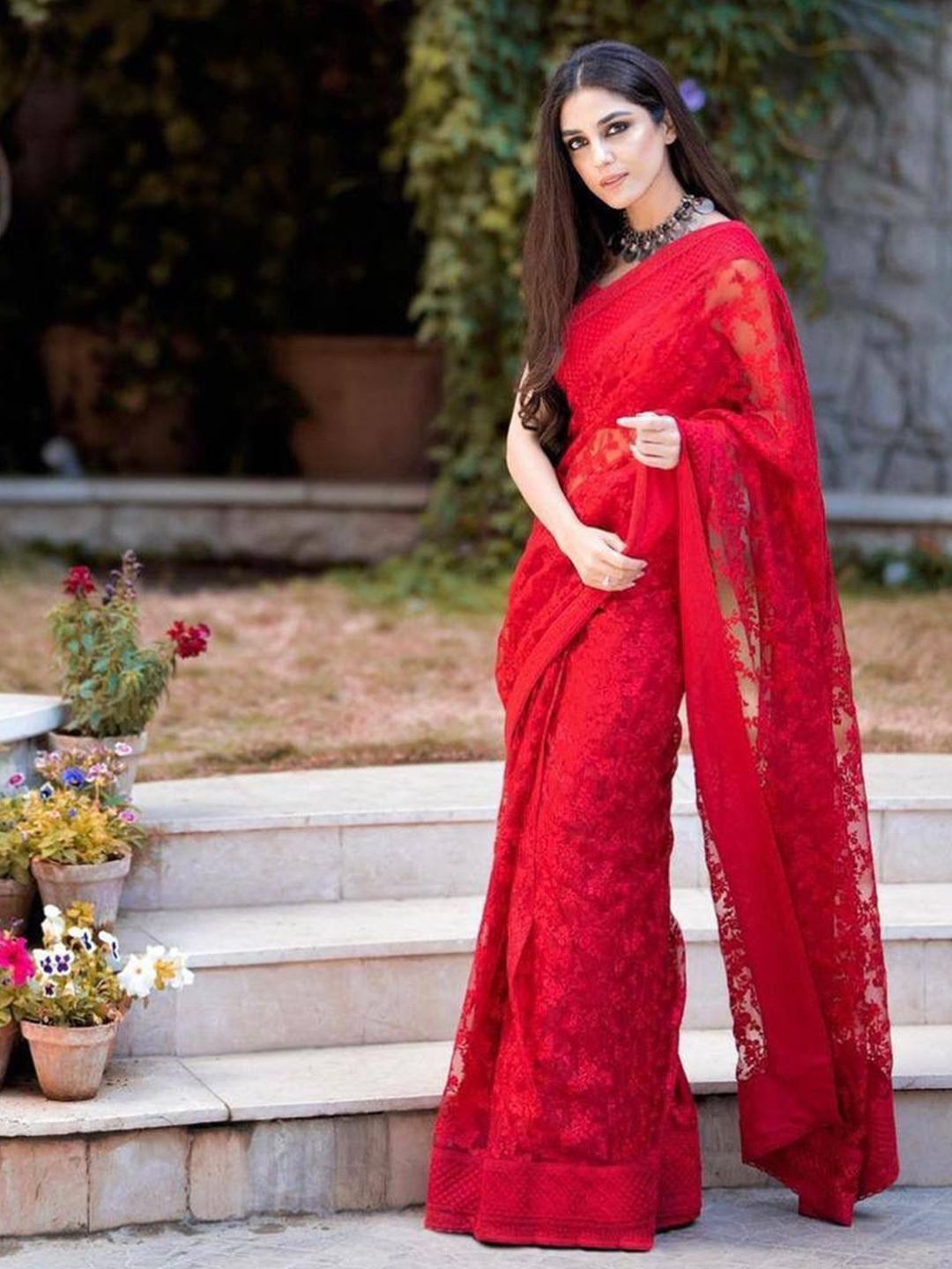 

VenderVilla Floral Printed Embroidered Net Saree, Red