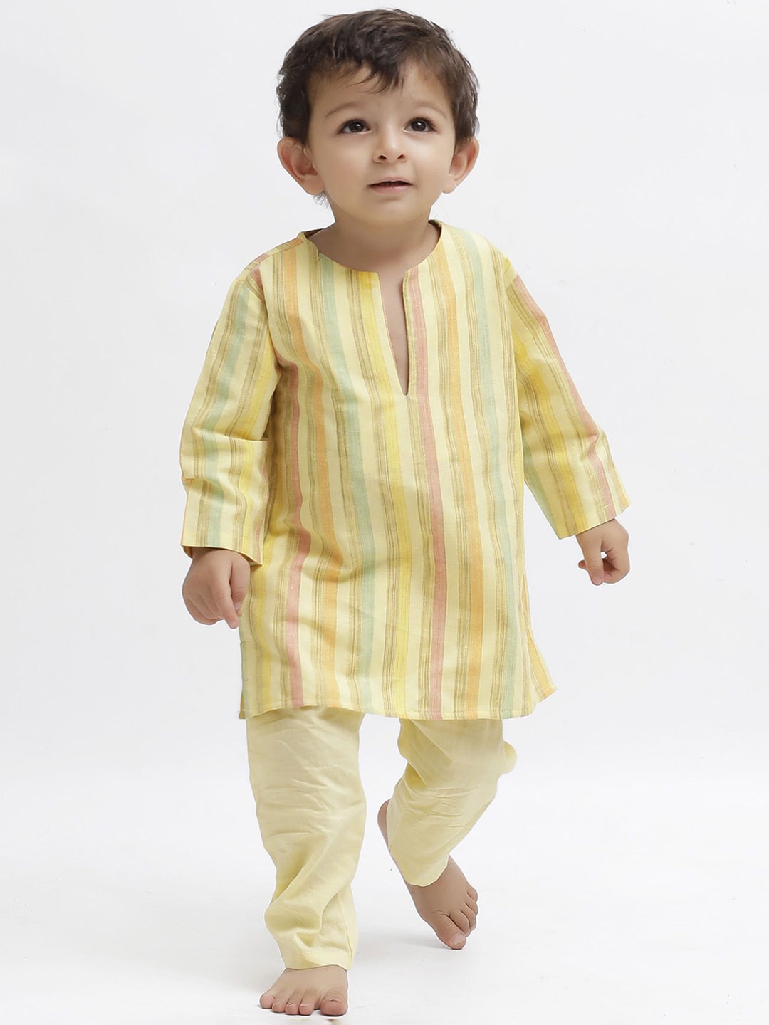 

TJORI Boys Floral Printed Regular Pure Cotton Kurta with Trousers, Yellow