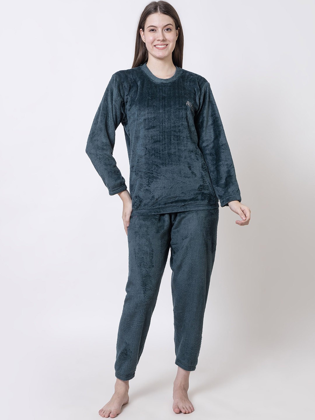 

AVYAY Women Woolen Night suit, Green