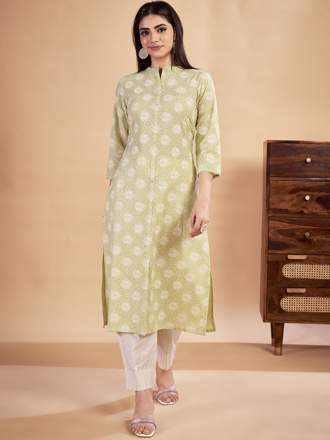 

Laxmipati Floral Printed Mandarin Collar Straight Kurta, Green