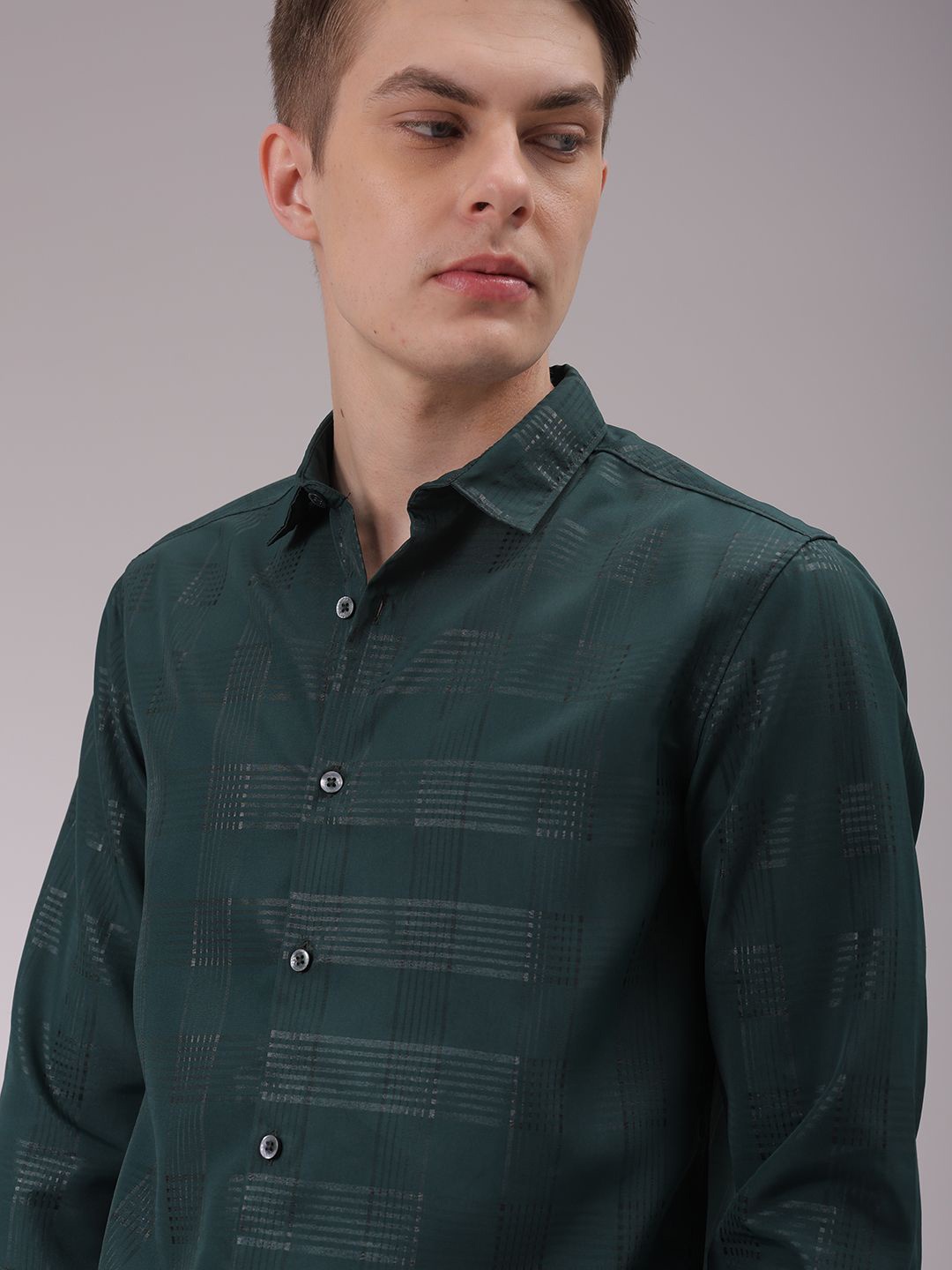 

The Indian Garage Co Men Cutaway Collar Solid Slim Fit Casual Shirt, Green