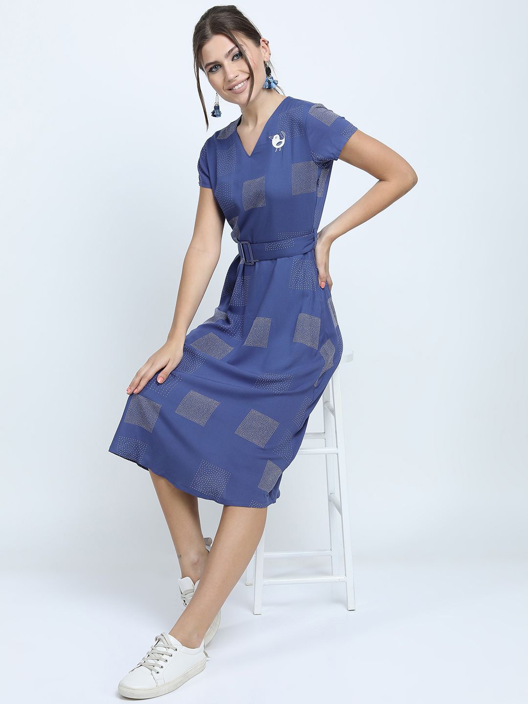 

Vishudh Women Abstract Print A-Line Midi Dress Comes with a belt, Blue