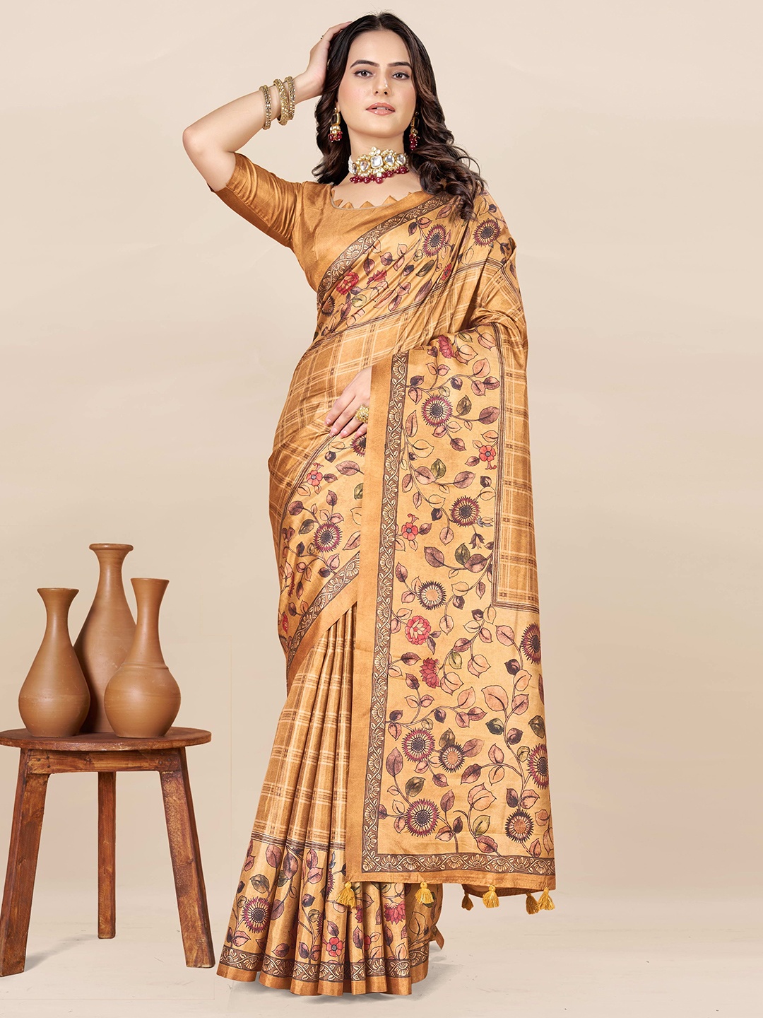 

ETHNIC TODAY Floral Printed Saree, Metallic