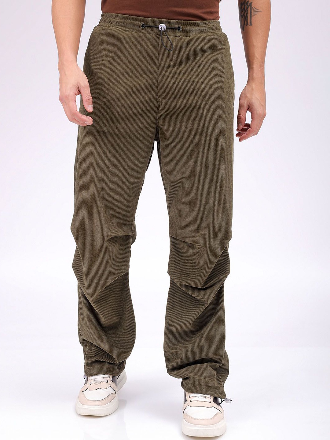 

The Indian Garage Co Men Striped Tapered Fit Regular Trousers, Olive