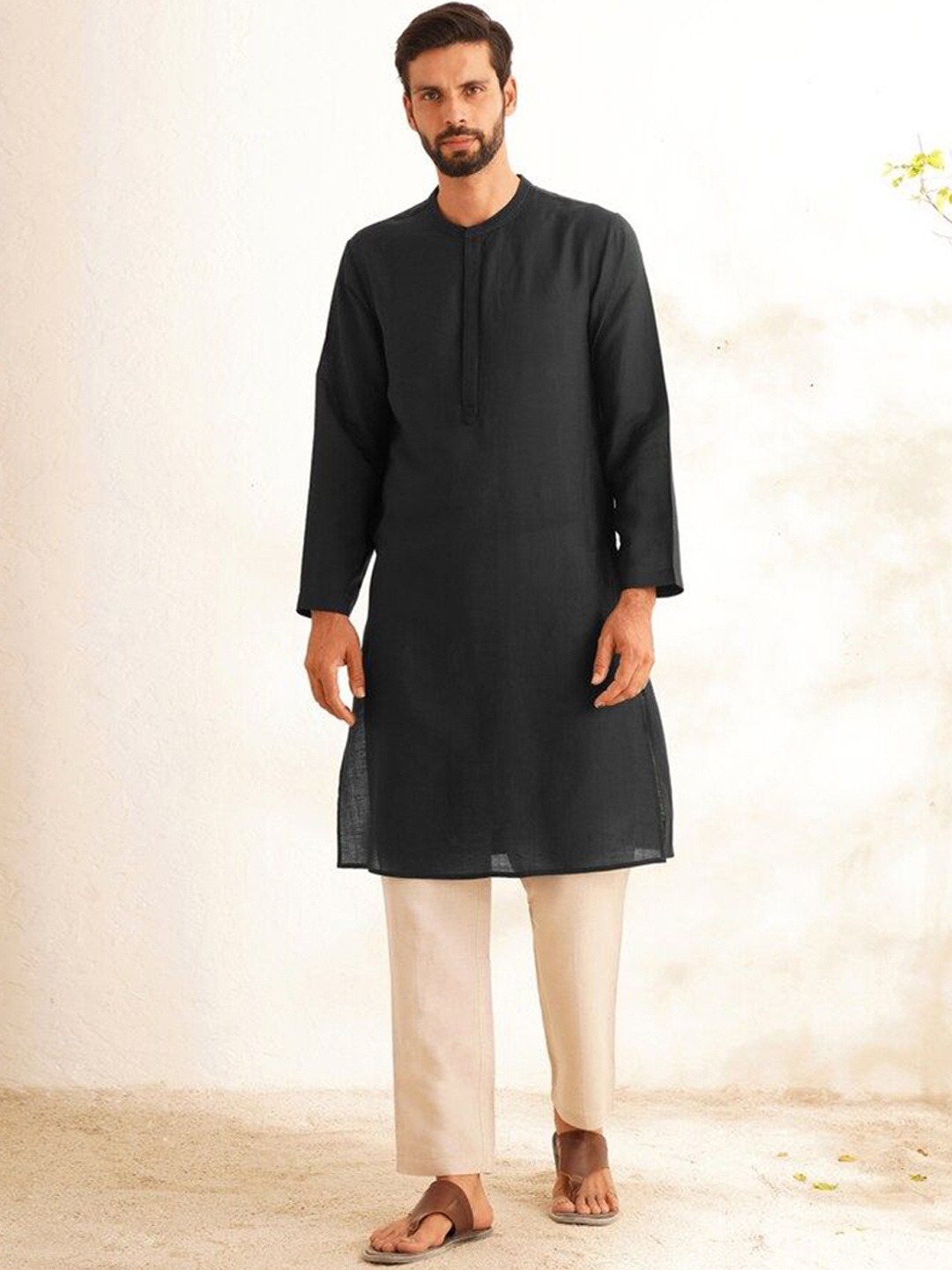 

JAYPORE Mandarin Collar Thread Work Straight Kurta, Black