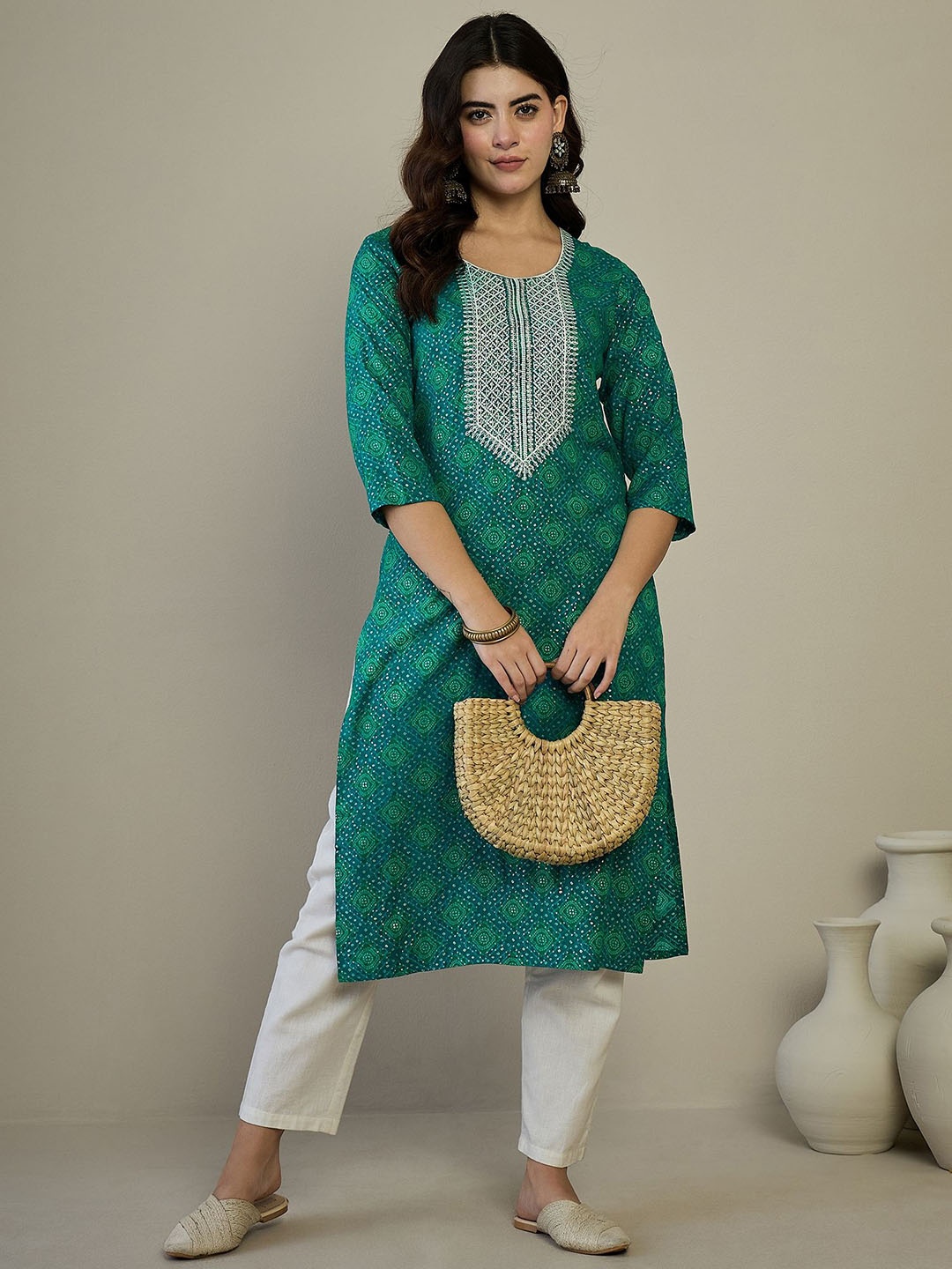 

Anouk Geometric Yoke Design Thread Work Regular Straight Kurta, Green