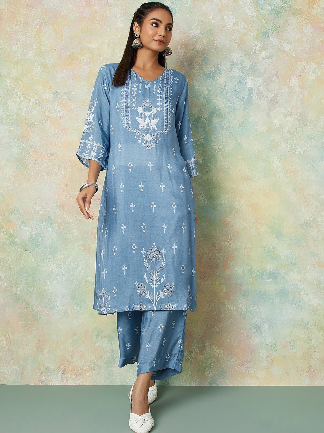 

Melange by Lifestyle Floral Printed Sequinned Straight Kurta With Trousers, Violet