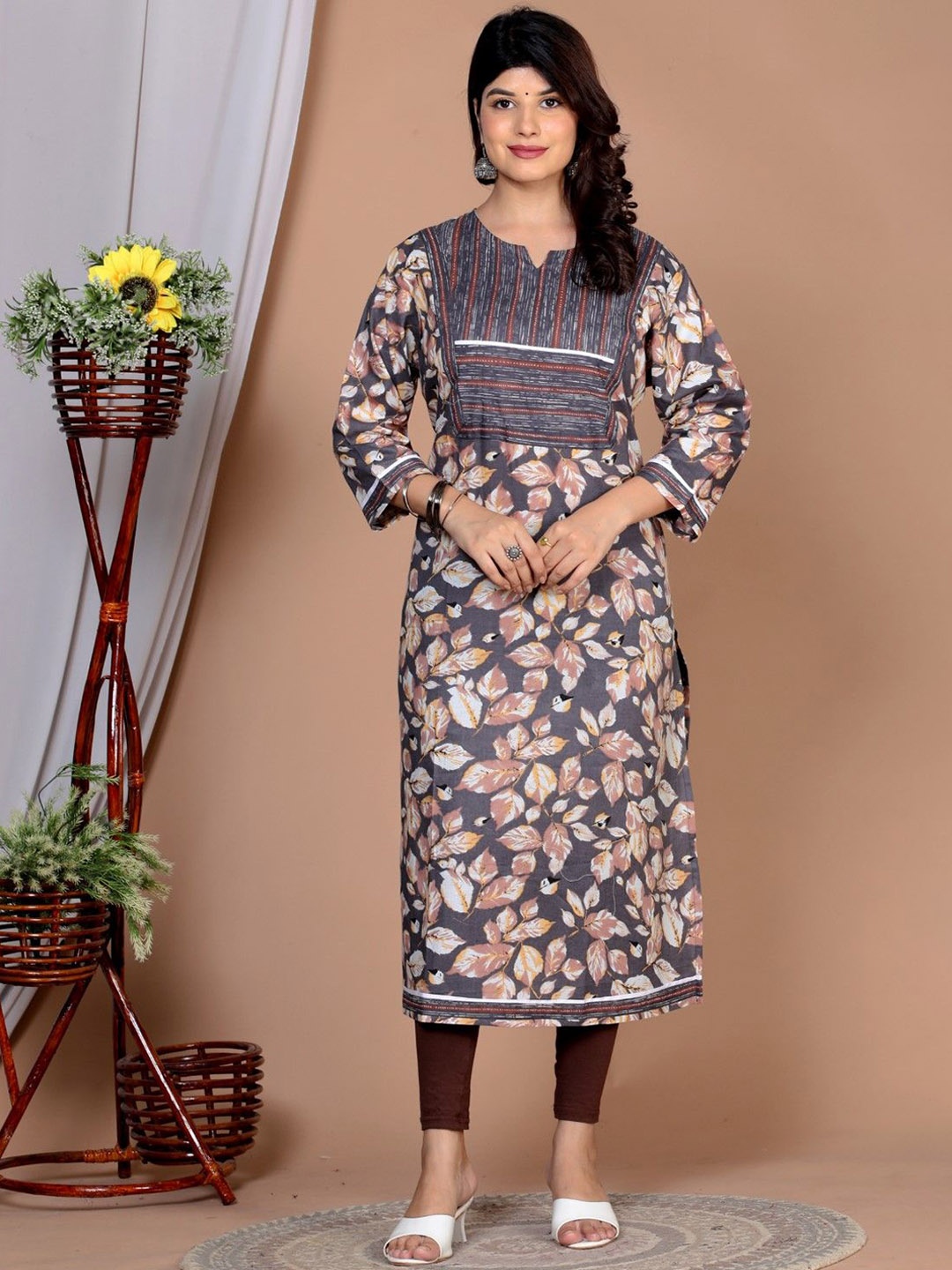 

ANTU KURTIES Floral Printed Notch Neck Straight Kurta, Grey