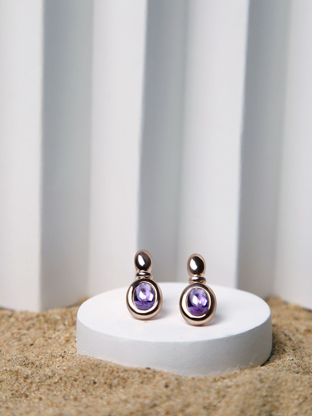 

VELVET IMPERIAL Contemporary Ear Cuff Earrings, Gold