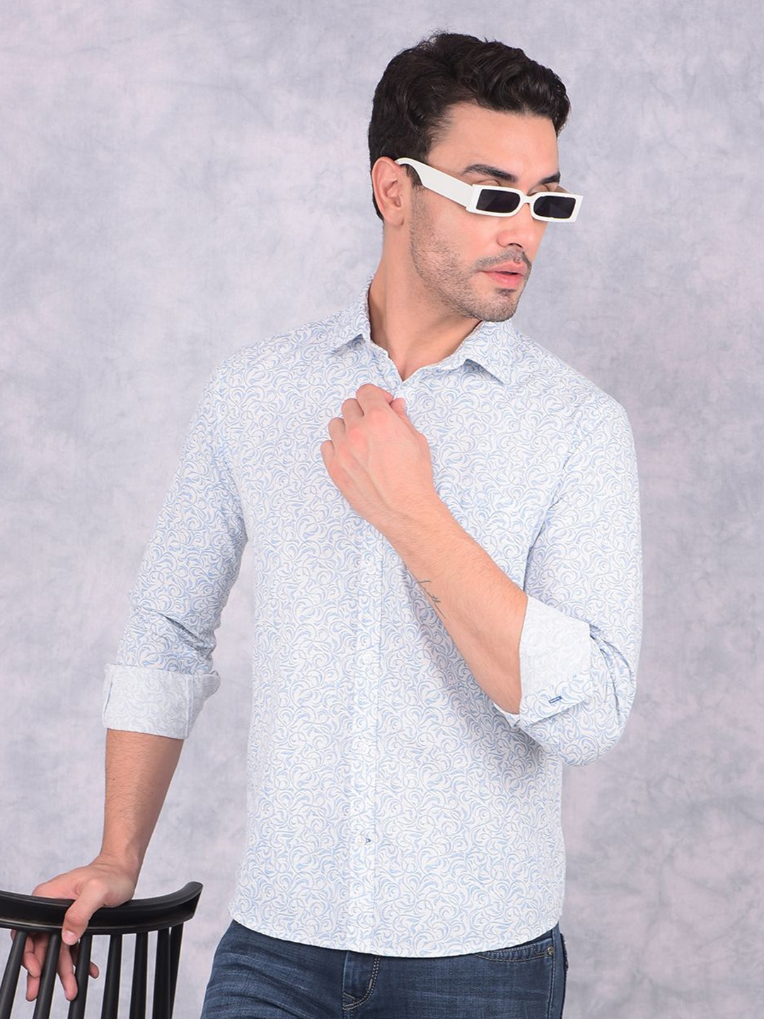 

Crimsoune Club Men Smart Spread Collar Checked Cotton Slim Fit Casual Shirt, Blue