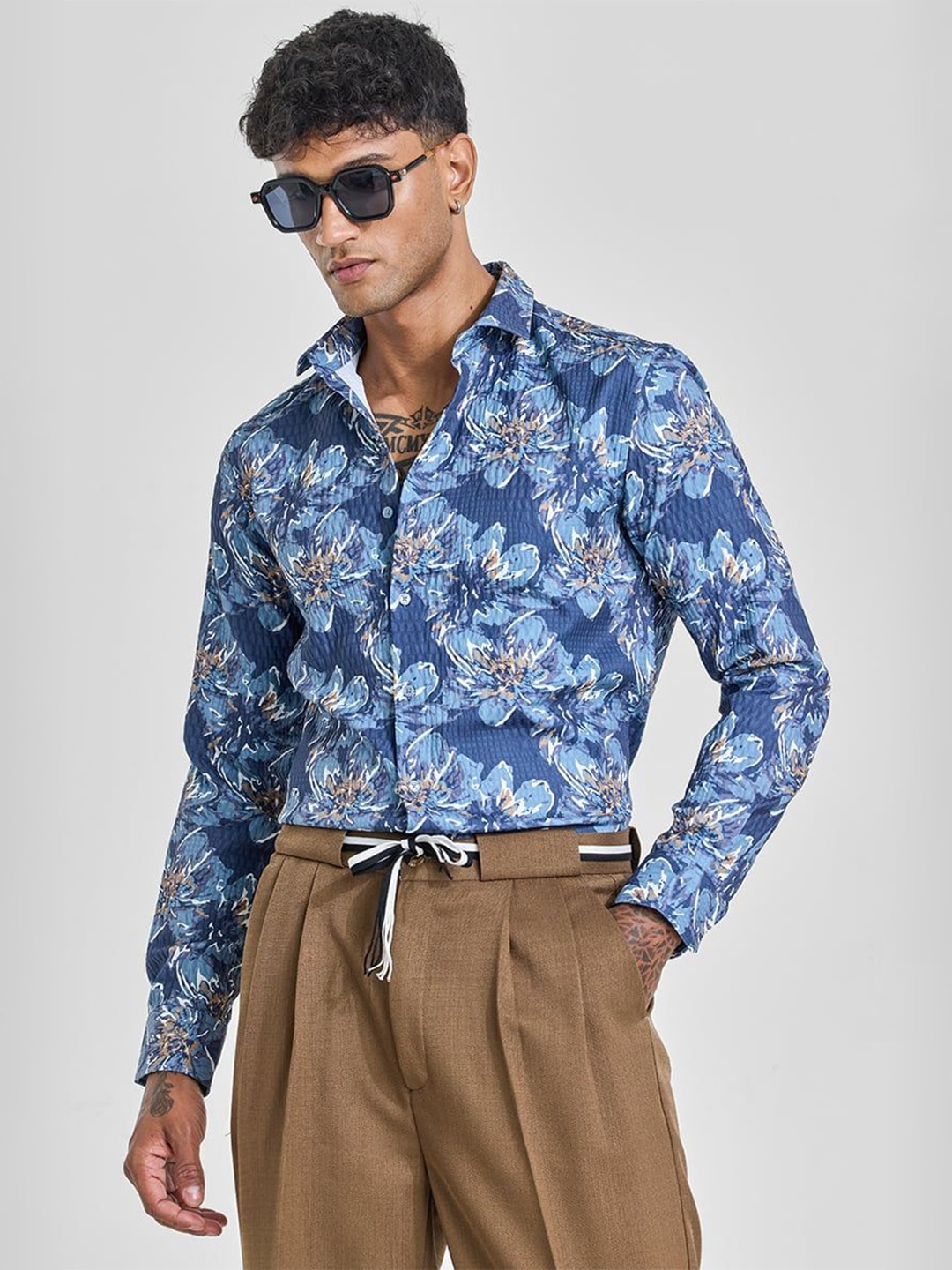 

Snitch Men Smart Spread Collar Floral Printed Slim Fit Casual Shirt, Blue