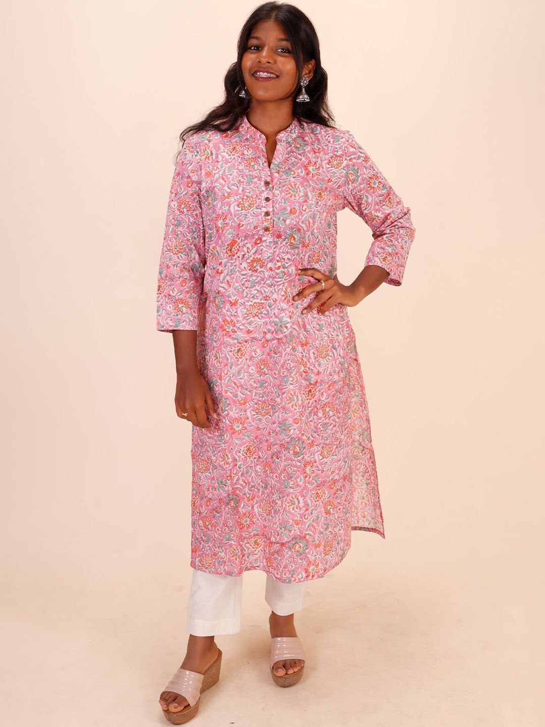 

Avishya Floral Printed Mandarin Collar Pure Cotton Straight Kurta, Pink