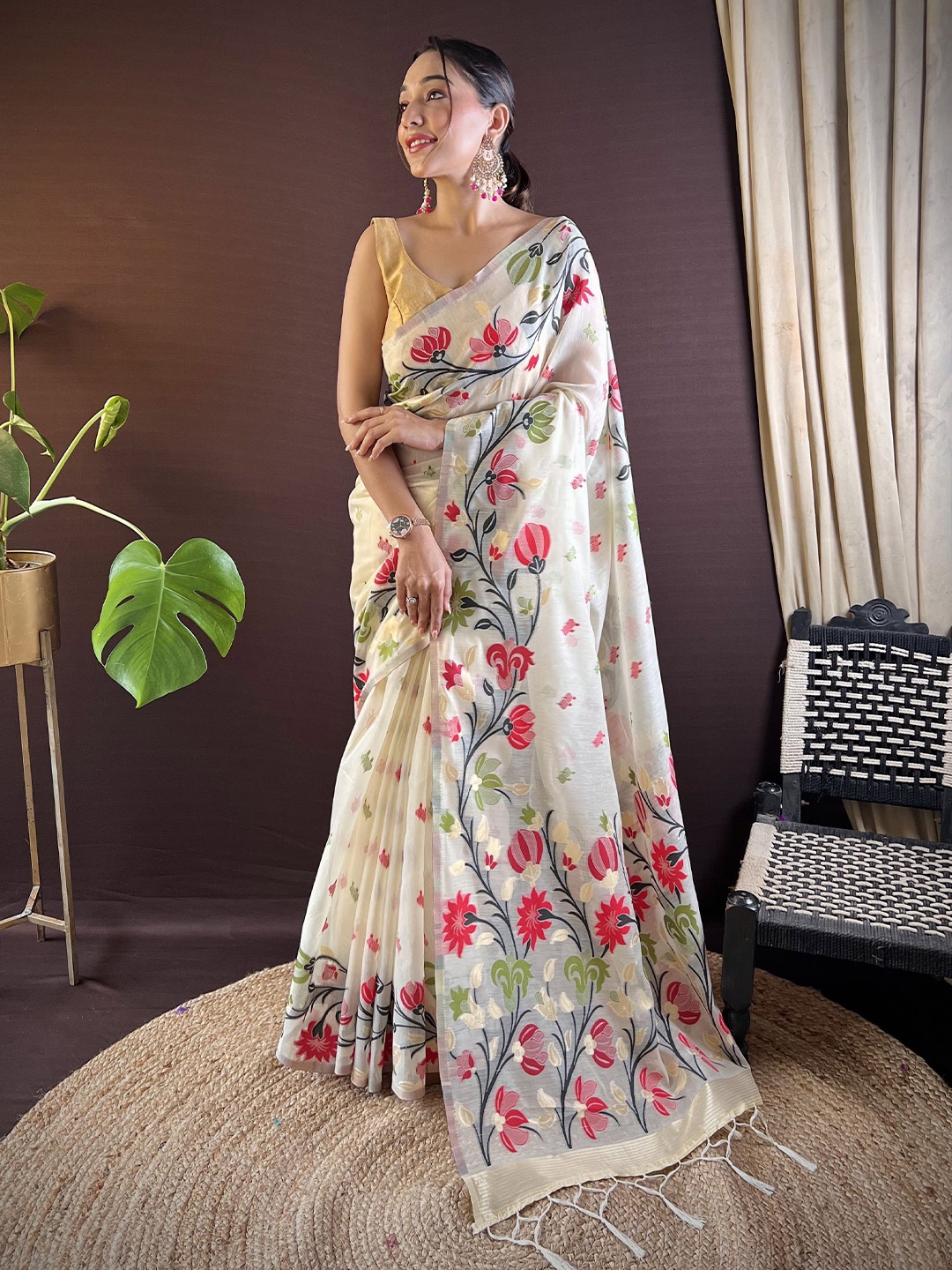 

HEER FASHION Floral Woven Design Saree, White