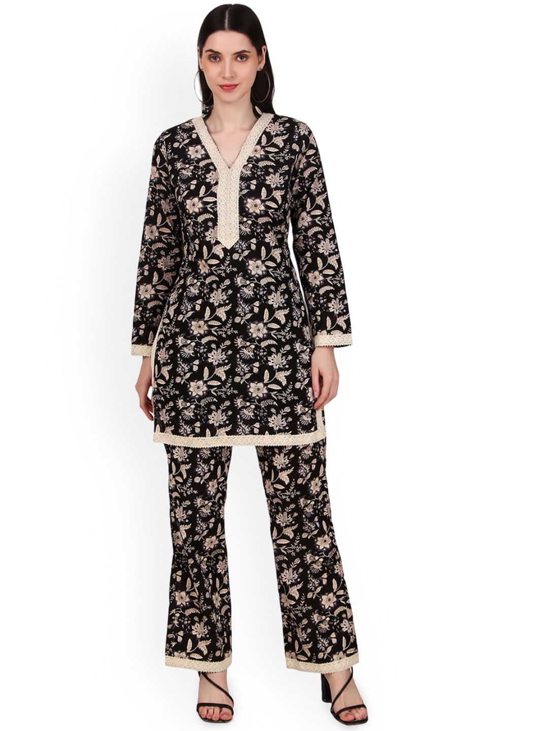 

Magnetism Floral Printed V-Neck Straight Kurta with Trousers, Black