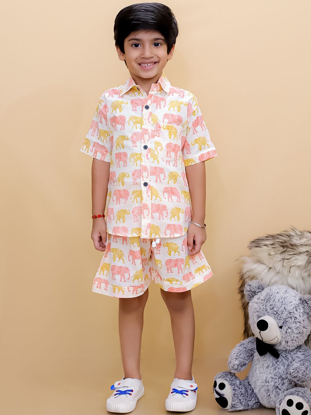 

Bold N Elegant Boys Printed Pure Cotton Clothing Set, Peach