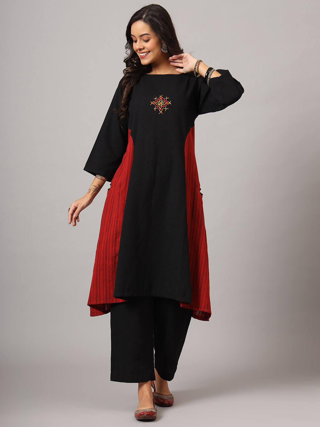 

DART STUDIO Colourblocked Pure Cotton Kurta Sets, Black