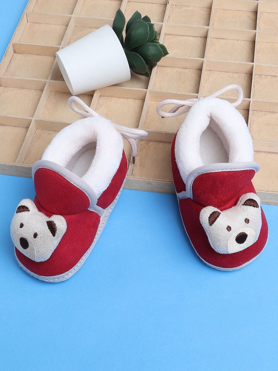 

Baby Moo Unisex Kids Cotton Soft Slip-On Anti-Skid Plush Warm Booties, Maroon