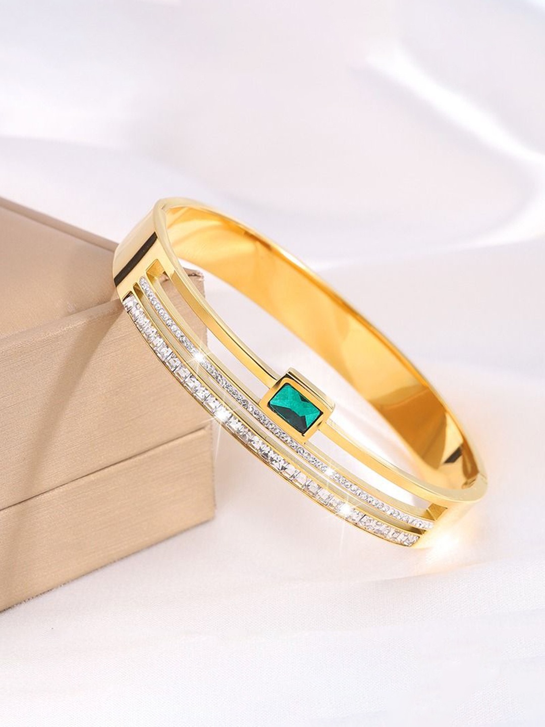 

VIEN Gold-Plated Kada Bracelet