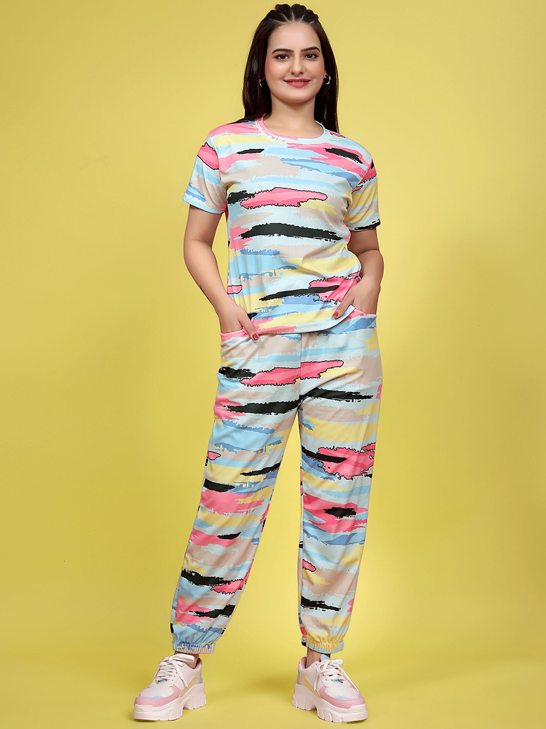

SAKARMAA Women Abstract Printed T-Shirt With Trousers Co-Ords, Pink