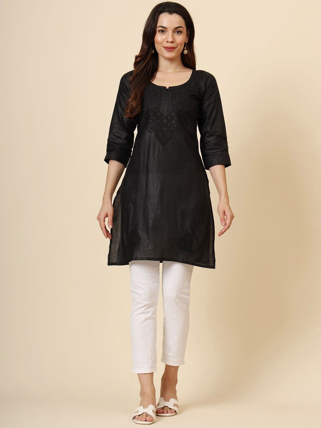

HERE&NOW Women Floral Embroidered Thread Work Kurti, Black